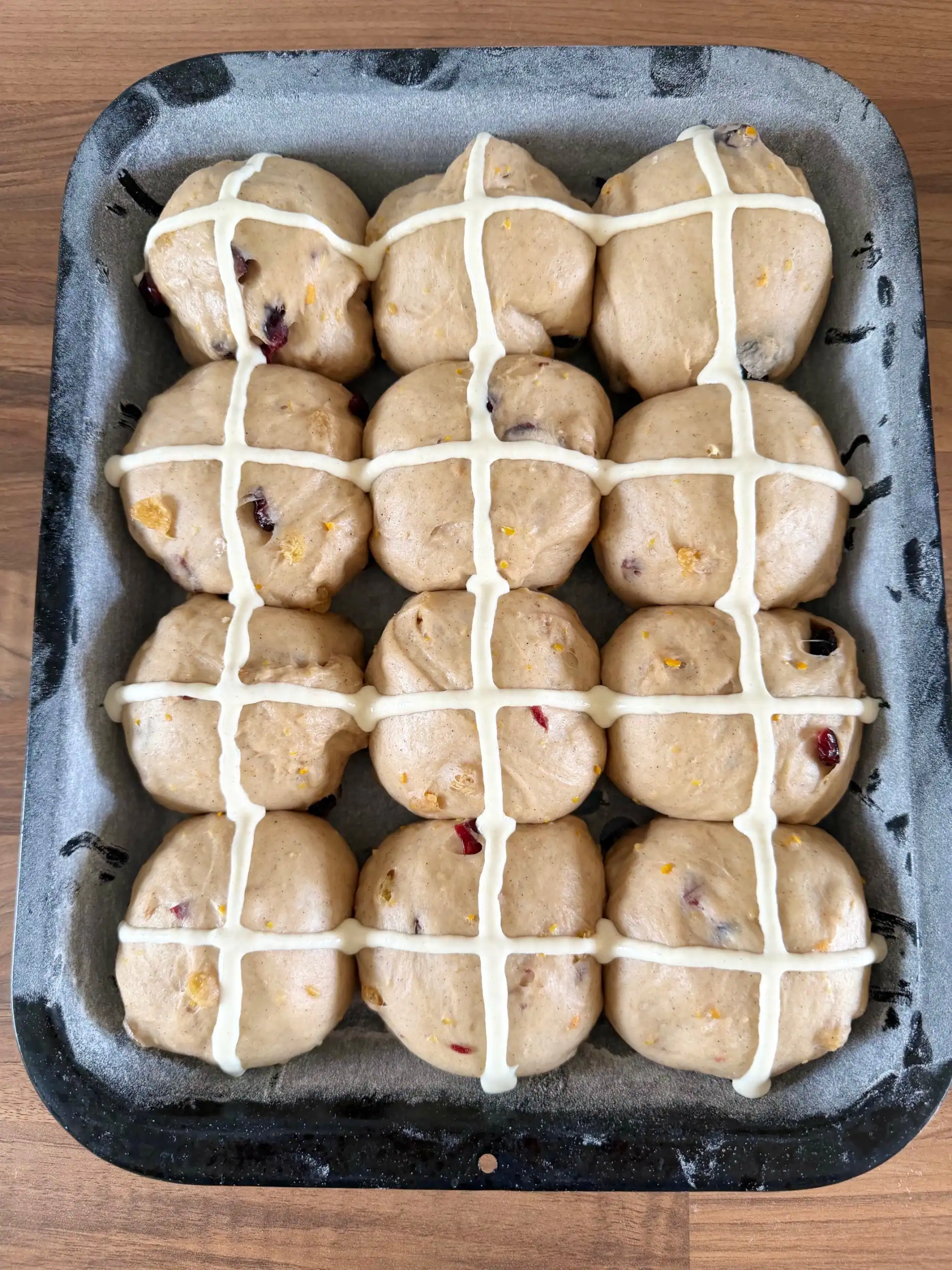 piping the hot cross bun crosses