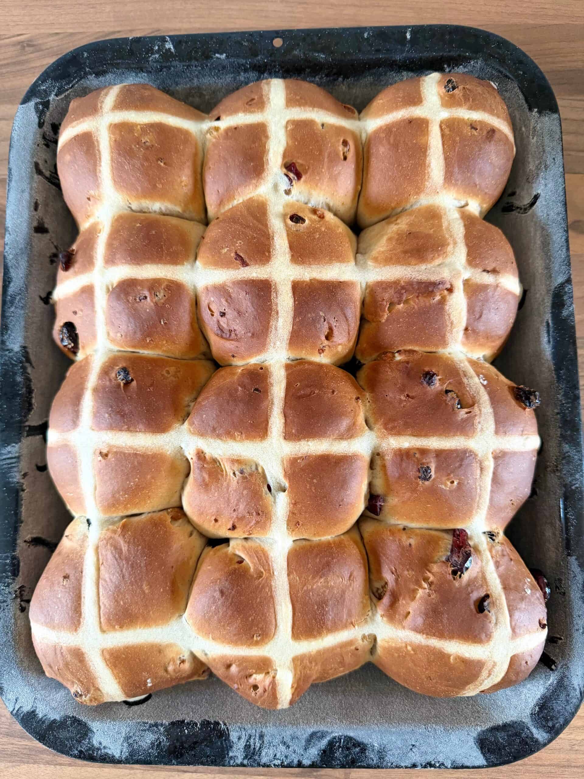 baked hot cross buns