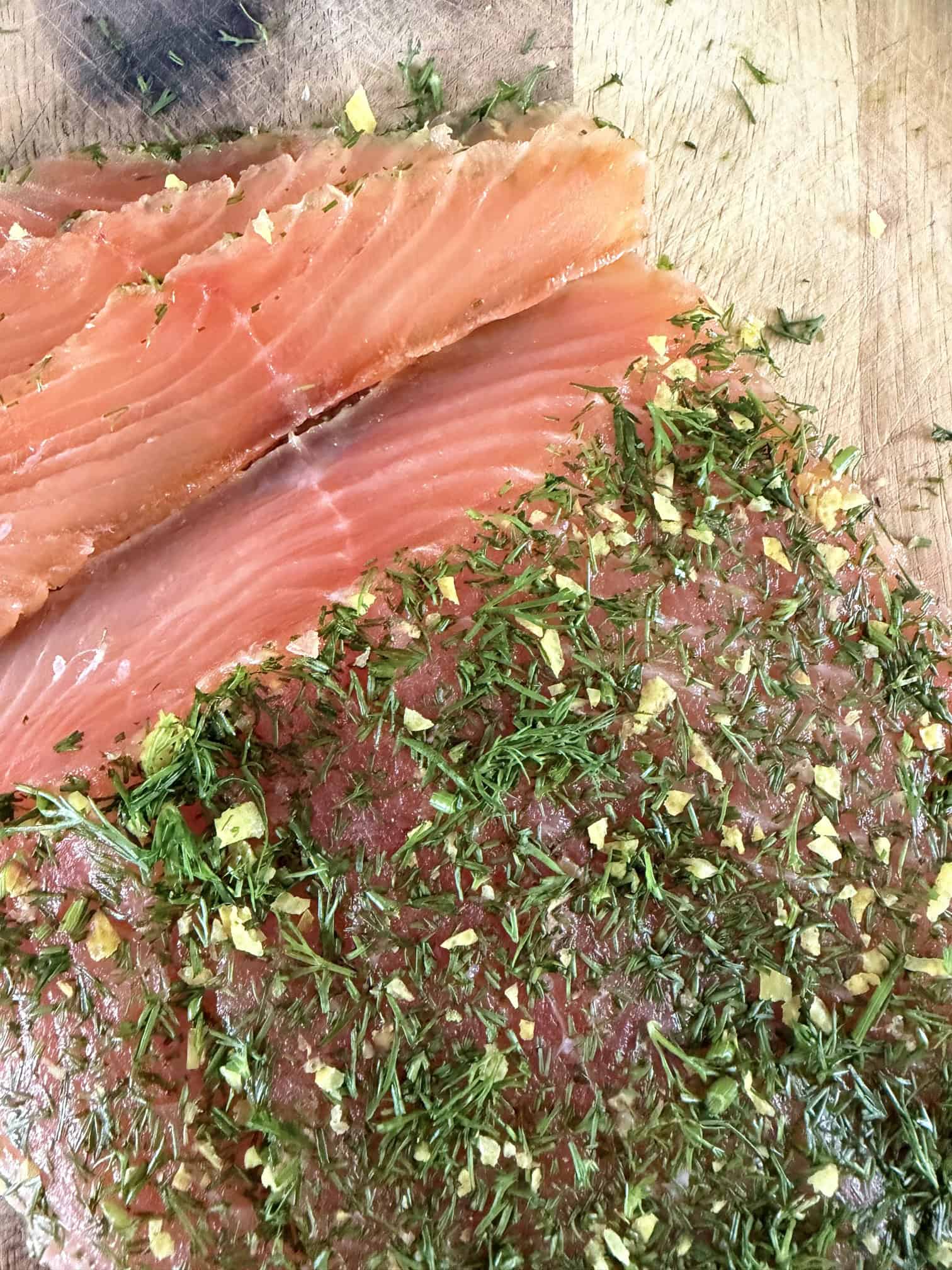 Slice the salmon gravlax