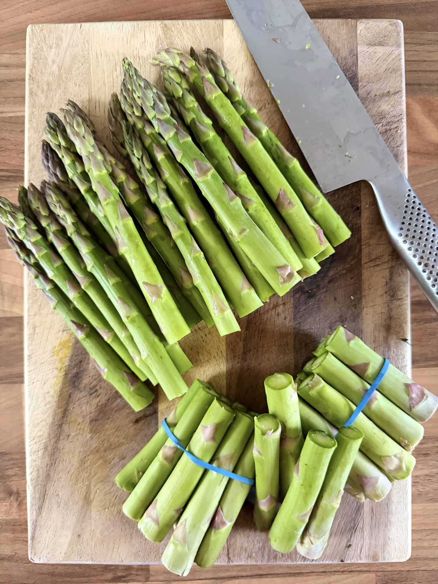 wash and trim asparagus