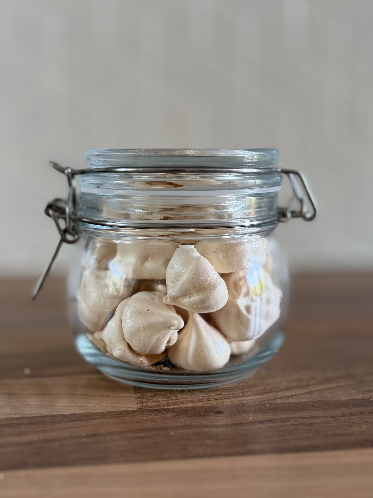 store meringue in an air tight container