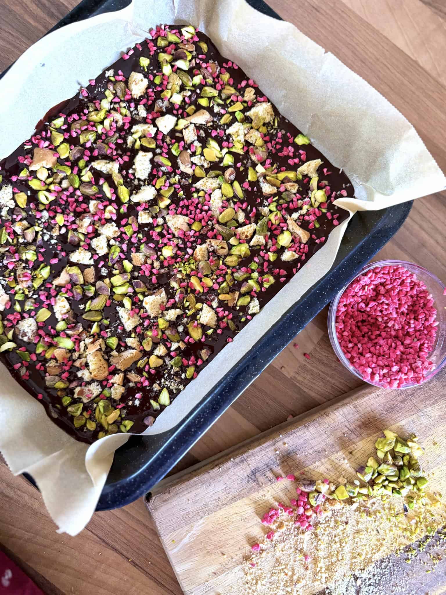 Chocolate bark with pistachios and raspberries