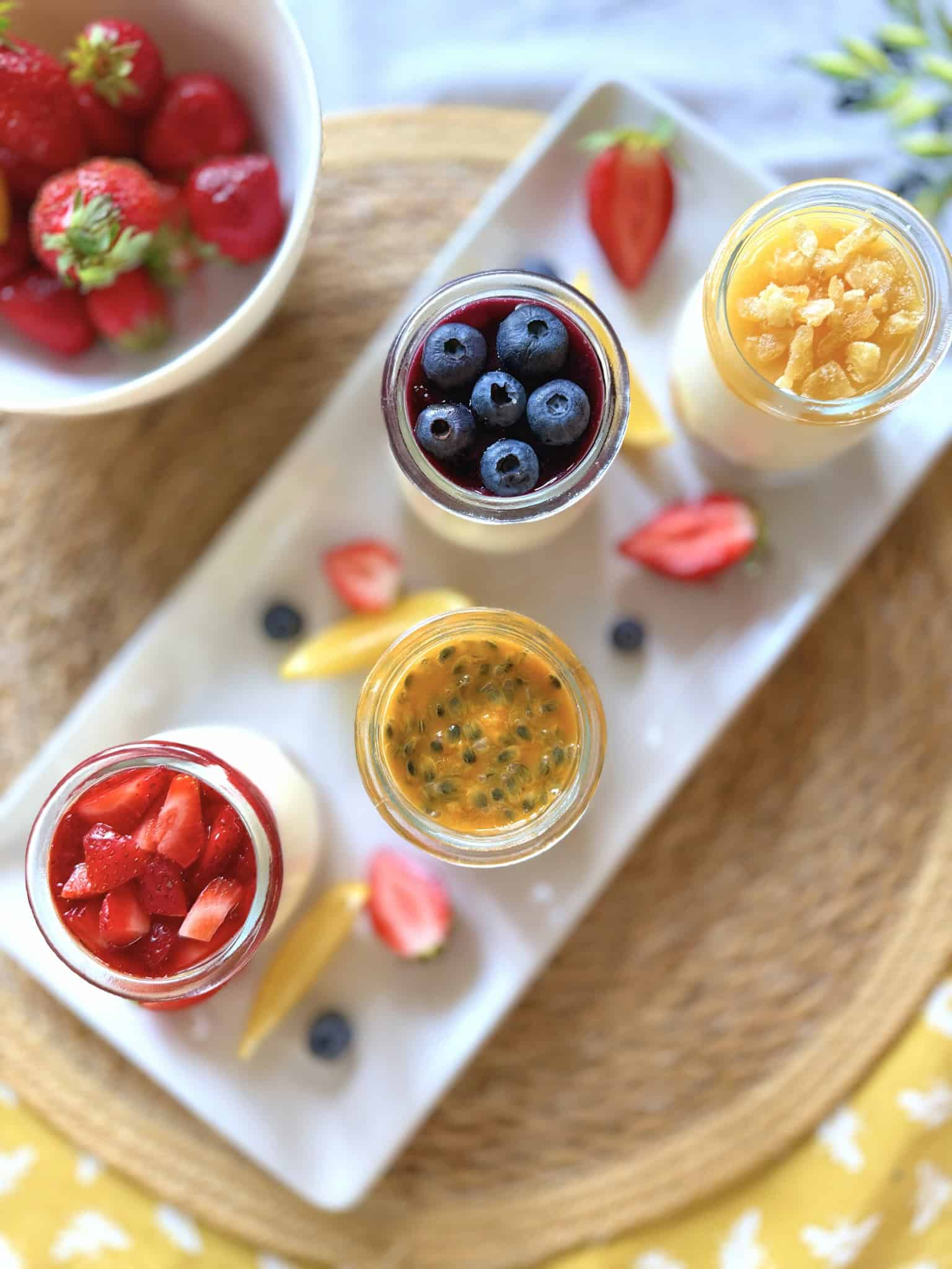 Mini cheesecakes in jars