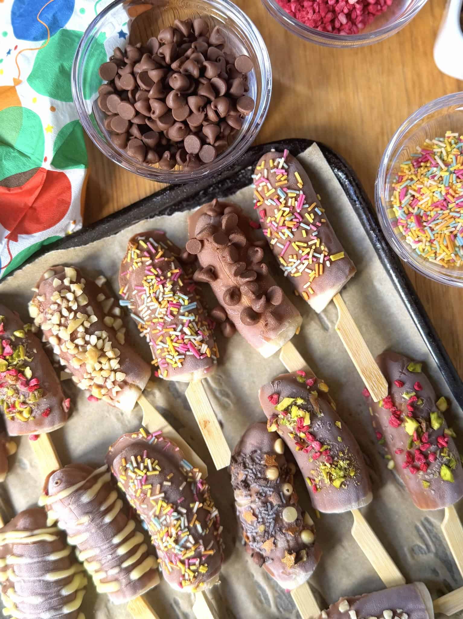 Chocolate bananas with toppings