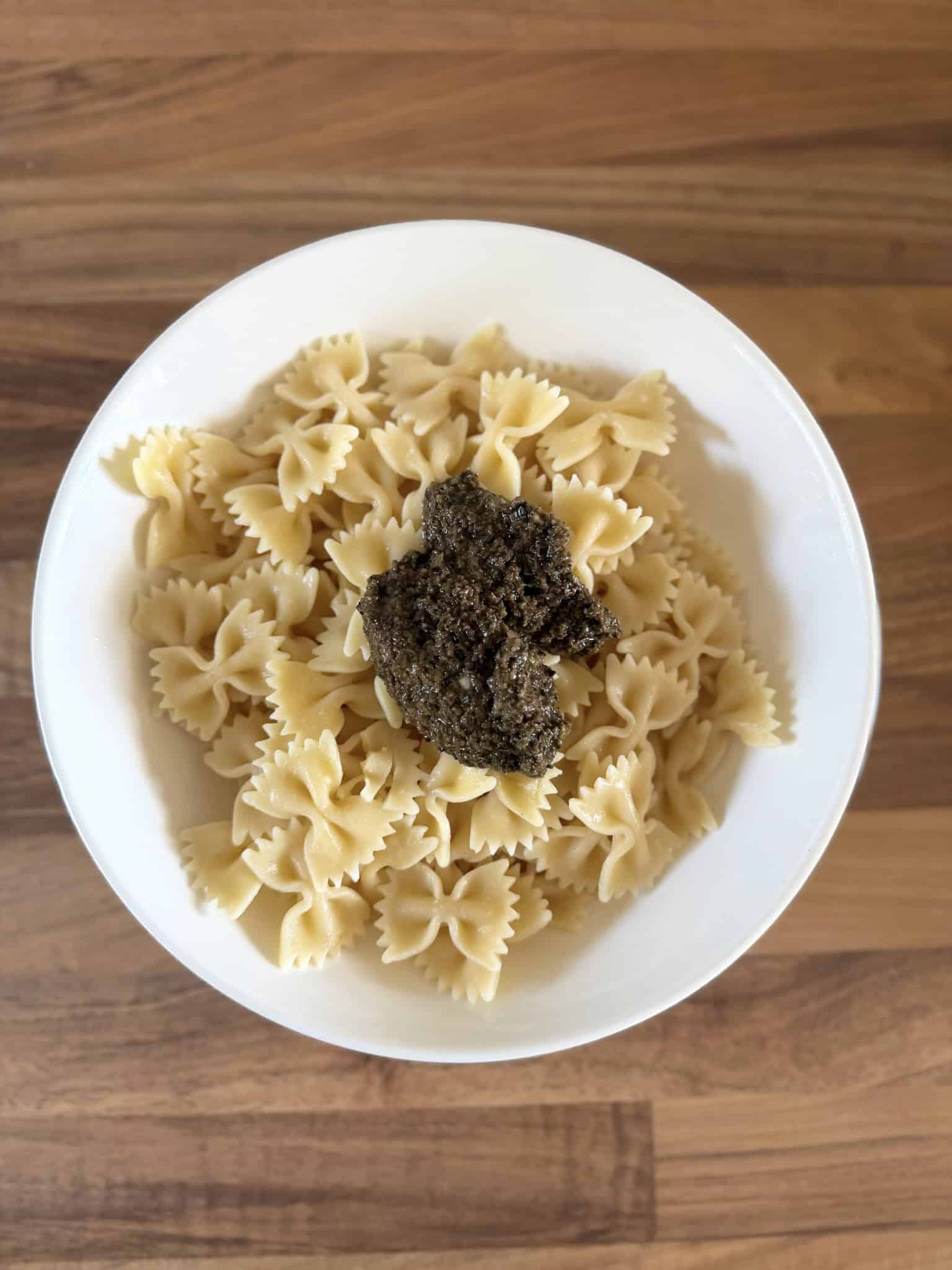 olive dressing on pasta